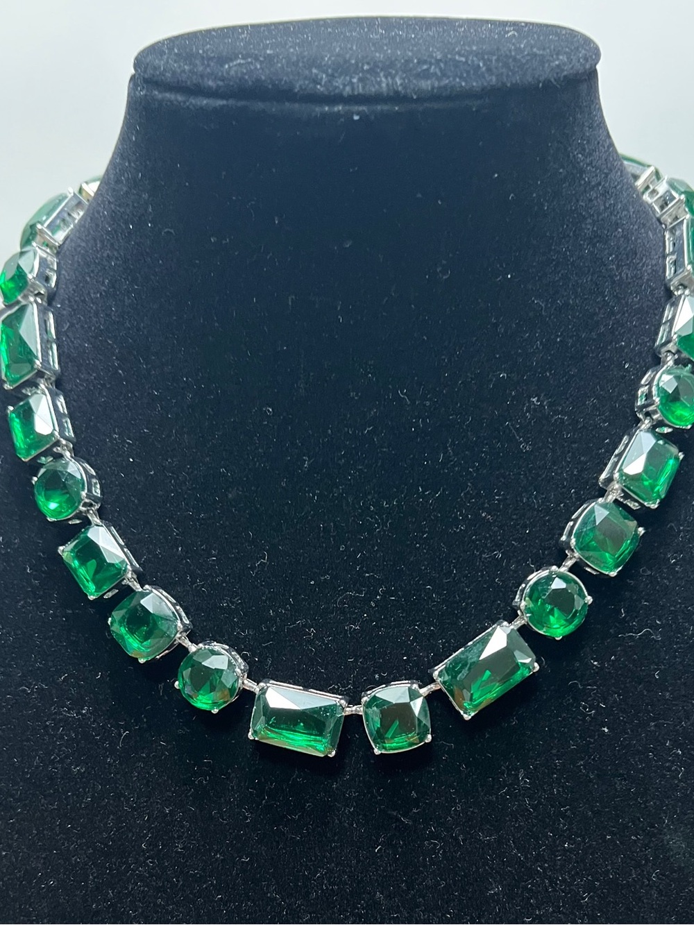 Vintage Emerald Green Crystal Necklace - Women Jewelry - Picture 3 of 5